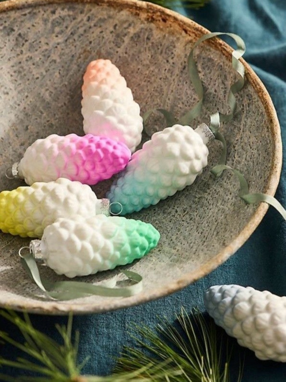Anthropologie Terrain Dream Frosted Ombré Pinecone Ornament – New